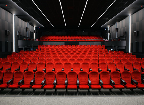 sedačky do kina a divadla